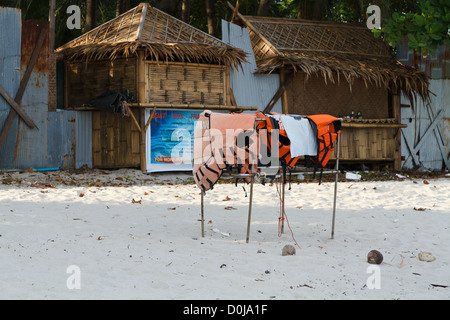 Scène typique sur la plage de Chaweng sur Ko Samui, Thaïlande Banque D'Images