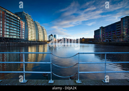 NV apartments situé le long de la Manchester Ship Canal à Salford. Banque D'Images