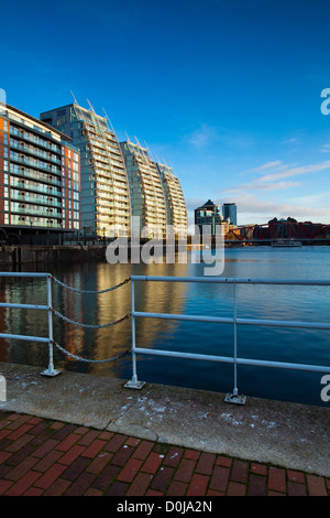 NV apartments situé le long de la Manchester Ship Canal à Salford. Banque D'Images