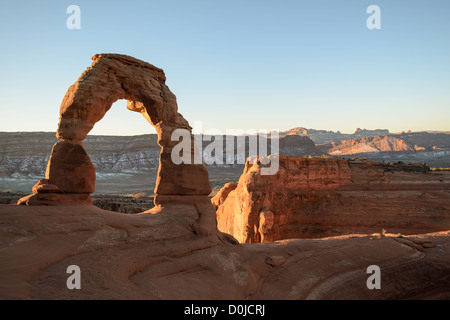 Delicate Arch dans Arches National Park, Utah, à l'aube Banque D'Images