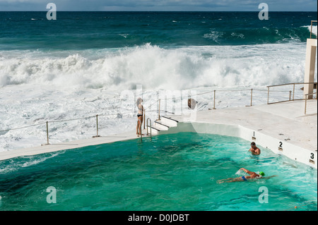 Les icebergs de Bondi Club de natation d'hiver. Fondée en 1929 et célèbre piscine d'eau de mer. Banque D'Images