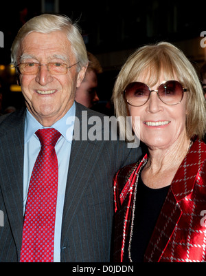 Michael & Mary Gala Parkinson nuit du stade version de 'Oui', le premier ministre a tenu à l'Apollo Theatre - Arrivées. Londres, Banque D'Images