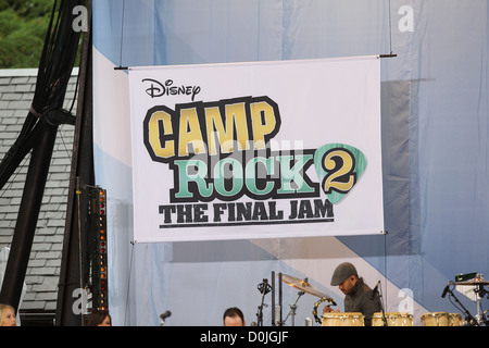 ABC de la bannière "Bonne Morming Nord' présente 'DDisney Camp Rock 2 - The Final Jam' avec les Jonas Brothers et Demi Lovato Banque D'Images