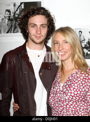 Aaron Johnson et Sam Taylor-Wood Le lancement de 'ce garçon : John Lennon de Liverpool' M. Music Chef Gallery. Une exposition de Banque D'Images