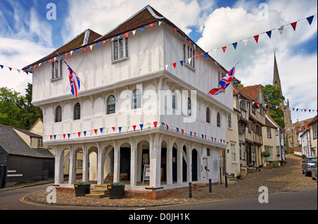 Le 15ème siècle à Guildhall Thaxted décoré de banderoles. Banque D'Images