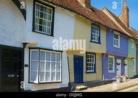 Maisons colorées à Castle Street à Saffron Walden. Banque D'Images