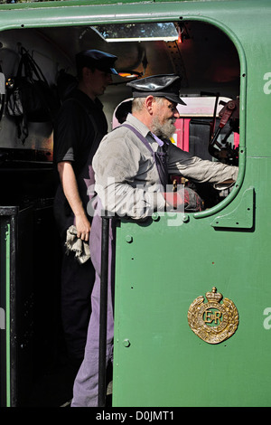 Le conducteur d'un train sur la Colne Valley et Halstead de fer. Banque D'Images