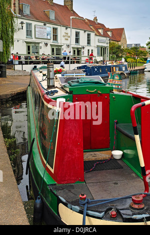 Une vieille péniche sur la rivière Ouse. Banque D'Images