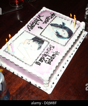 Rose Garcia et Whitney Mixter Gâteau anniversaire Événement fusible accueille les "Le vrai L Word' saison finale cast tenue à la partie d'examen préalable type Banque D'Images