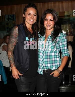 Whitney Mixter et ami fusible Scarlett Event accueille les "Le vrai L Word' saison finale de dépistage en fonte a tenu à le Falcon Banque D'Images