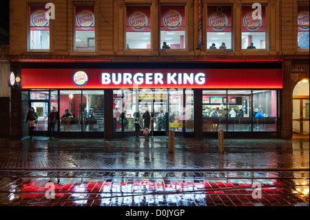 Une vue sur le restaurant Burger King à Manchester. Banque D'Images