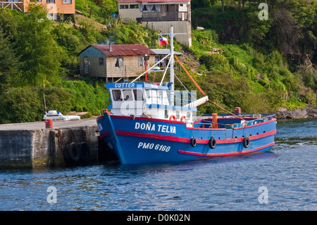 Bateau de pêche Dona Telva à Puerto Aguirre, Chili Banque D'Images