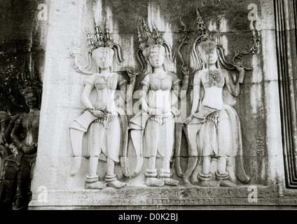 Les danseuses Apsara dans le Temple d'Angkor Wat aux Temples d'Angkor à Siem Reap au Cambodge en Asie du sud-est. L'art et de voyage Cambodge Banque D'Images