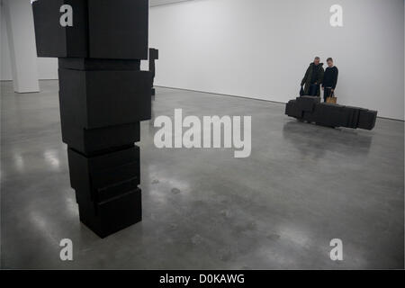 27 novembre 2012. London Bridge London,UK. L'artiste britannique Antony Gormley dévoile son nouveau travail appelé modèle à la white Cube Gallery à Londres Bermondsey. Les Œuvres se composent de la sculpture et de la construction y compris 100 tonnes de tôle d'acier qui bedisplayed à la galerie jusqu'au 10 février 2013 : Crédit amer ghazzal / Alamy Live News Banque D'Images