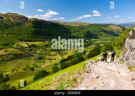 Sentier de marche jusqu'à Ben Nevis avec Glen Nevis en arrière-plan. Banque D'Images