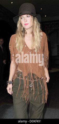 Drew Barrymore quitter son hôtel de London London, England - 21.08.10 Banque D'Images