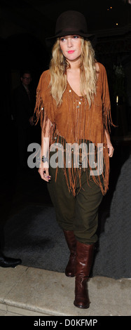 Drew Barrymore quitter son hôtel de London London, England - 21.08.10 Banque D'Images