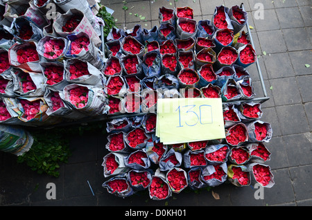 Fleurs en vente sur un marché aux fleurs de Bangkok. Banque D'Images