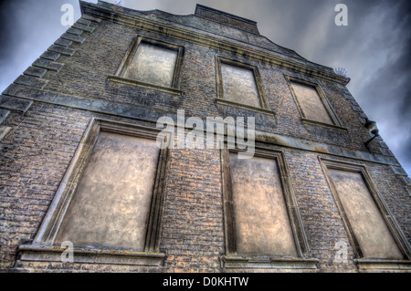 Murée windows sur un immeuble de l'époque géorgienne à Wisbech. Banque D'Images