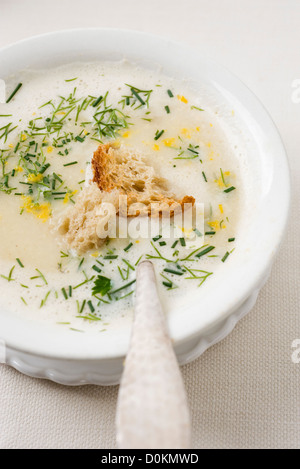 Soupe de céleri aux zestes de citron Banque D'Images