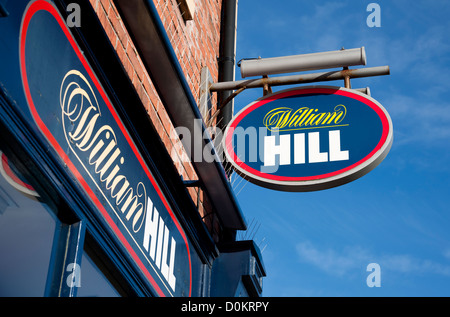 Gros plan de William Hill magasin de Paris librairies enseigne extérieur Angleterre Royaume-Uni GB Grande-Bretagne Banque D'Images