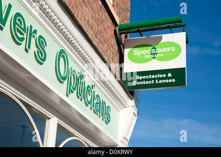 Gros plan de Specsavers Opticiens signe Opticien signalisation Angleterre Royaume-Uni Royaume-Uni Grande-Bretagne Banque D'Images