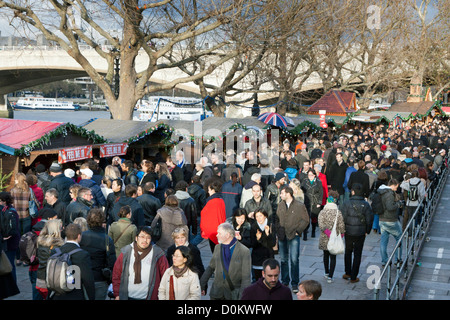 Achats de Noël sur London's South Bank Banque D'Images