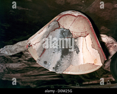 L'écran thermique ablatif carbonisé partout comme Saturne Apollo-201 Module de commande récupéré USS Boxer causé la rentrée dans Banque D'Images