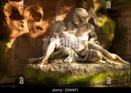 Statue d'Acis et Galatea dans la Medeci Fontaine, Jardin du Luxembourg, Paris France Banque D'Images