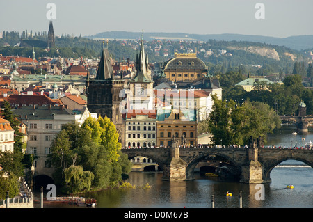 Elk188-1616 République Tchèque, Prague, la Vltava avec pont Banque D'Images