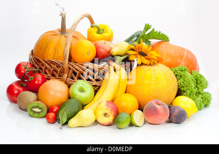 Assortiment de fruits exotiques isolated on white Banque D'Images