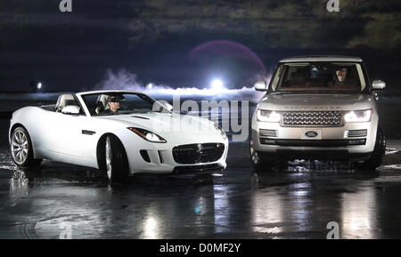 F-TYPE JAGUAR et Range Rover Jaguar et Land Rover dévoile deux nouvelles voitures LOS ANGELES CALIFORNIA USA 27 novembre 2012 Banque D'Images