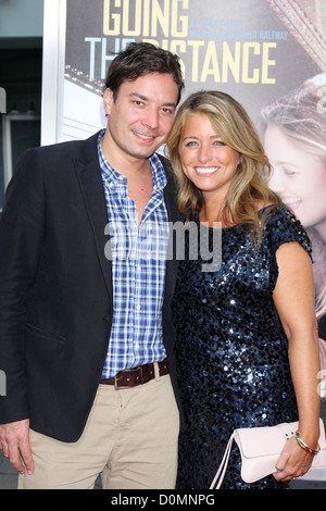 Jimmy Fallon & femme Nancy Juvonen Los Angeles Premiere de "tenir la distance" tenue à l'Grauman's Chinese Theatre - Arrivées Banque D'Images