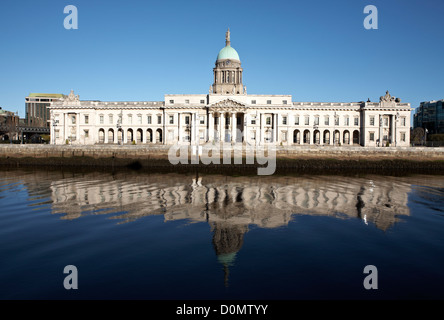 Irlande Dublin Liffey Custom House 1791 Banque D'Images