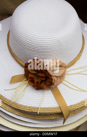 Lady's chapeaux pour la vente. Front de Venise Italie Banque D'Images