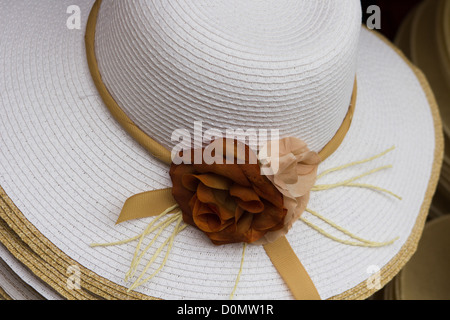 Lady's chapeaux pour la vente. Front de Venise Italie Banque D'Images