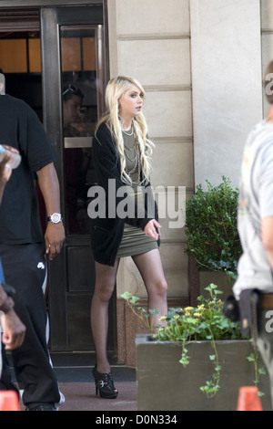 Taylor Momsen sur le plateau de tournage de 'Gossip Girl' sur l'emplacement de l'Upper East Side. New York USA Banque D'Images