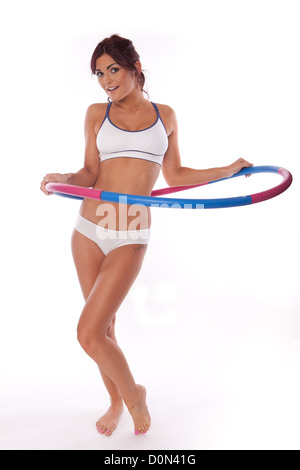 Les femmes exercent hula hoop sur fond blanc Banque D'Images