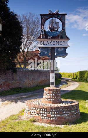 Le panneau du village à Blakeney Norfolk Banque D'Images