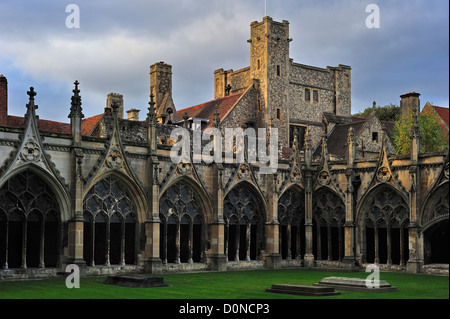 Le grand cloître de la Cathédrale de Canterbury dans la ville médiévale de Canterbury, Kent, England, UK Du Sud Banque D'Images