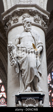 Bruxelles - Juin 22 : Statue de Saint Simon l'apôtre de la cathédrale gothique de st. Michael Banque D'Images