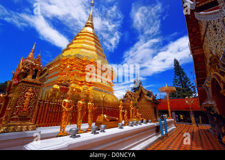 Wat Phra That Doi Suthep est une importante destination touristique de Chiang Mai, Thaïlande. Banque D'Images