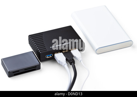 Hub SUPERSPEED USB, disque dur et lecteur de carte isolé sur fond blanc Banque D'Images