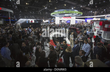 28 novembre 2012 - Los Angeles, Californie (CA, United States - la foule lors de la journée des médias au LA Auto Show de Los Angeles, le mercredi, Novembre 28, 2012 au Los Angeles Convention Center. Te voir est ouvert au public le 30 novembre et se termine le 9 décembre. (Crédit Image : © Chiu/ZUMAPRESS.com) Ringo Banque D'Images