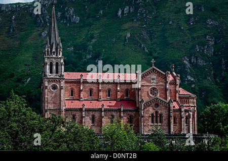 Basilique Santa María la Real, Covadonga, de religion catholique, Asturias, Espagne, Europe Banque D'Images