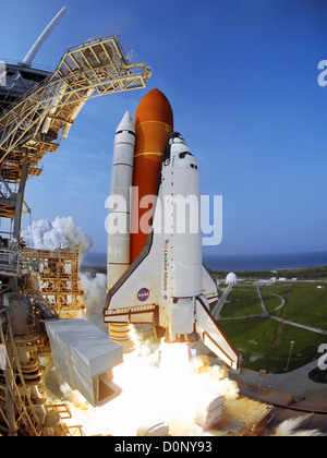 Le décollage de la mission STS-118 sur la navette Endeavour Banque D'Images