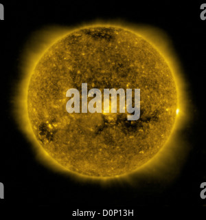 Le noir trou coronal du soleil en région basse est 'Ouvrir' zone magnétique grâce à laquelle le vent solaire suit vu dans ce Solar Banque D'Images