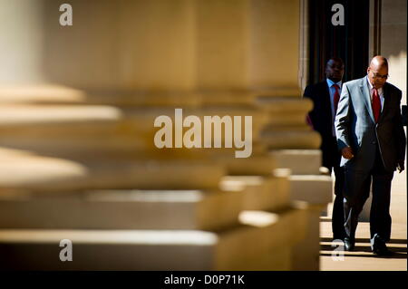 PRETORIA, AFRIQUE DU SUD : Le président Jacob Zuma arrive pour rencontrer les dirigeants de l'Interfaith National Conseil de l'Afrique du Sud à la bâtiments de l'Union européenne le 28 novembre 2012 à Pretoria, Afrique du Sud. (Photo par Gallo Images / Foto24 / Liza van Deventer) Banque D'Images
