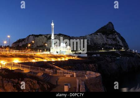 Mosquée à la Point Europa à Gibraltar dans la nuit Banque D'Images