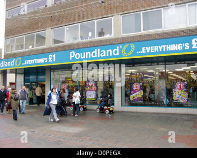 Poundland store discount shop Worthing West Sussex UK Banque D'Images